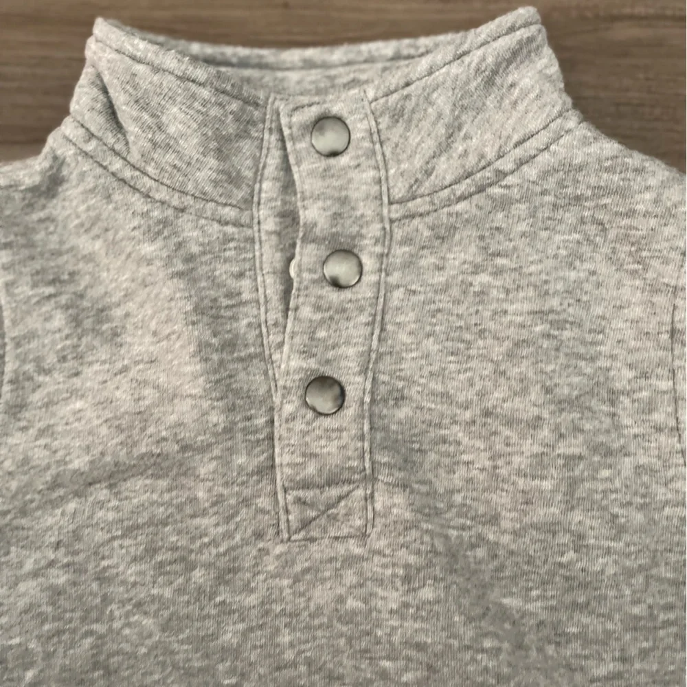 Old Navy Light Gray Kids Quarter Sweatshirt with kangaroo pocket size 18-24M